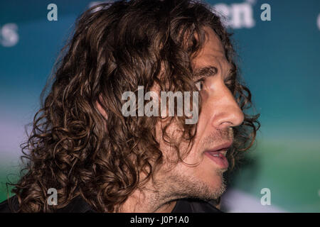 Carlos Puyol durante la conferenza stampa presso il UEFA Champions League Trophy Tour a Bogotà il 30 marzo 2017 Foto Stock