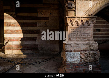 Verona, Italia - Palazzo della Ragione nel cortile del Palazzo della Ragione di Verona Foto Stock