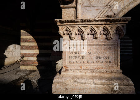 Verona, Italia - Palazzo della Ragione nel cortile del Palazzo della Ragione di Verona Foto Stock