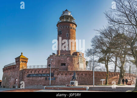 Il faro di Kolobrzeg è 26 metri di alta. È situato all'entrata del porto di Kolobrzeg,West Pomerania; Polonia; Europa Foto Stock