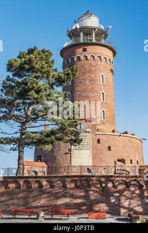 Il faro di Kolobrzeg è 26 metri di alta. È situato all'entrata del porto di Kolobrzeg,West Pomerania; Polonia; Europa Foto Stock