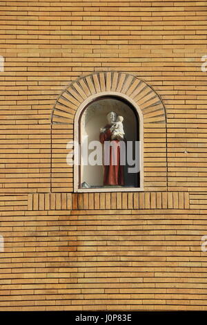 San Antonio di Padova, la finestra della Chiesa presso il Park Hotel Villa Maria, Pavona di Albano Laziale, Roma, Italia Foto Stock