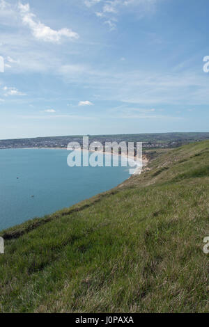 Vista dalla cima del Ballard scogliere sulla baia di Swanage Foto Stock