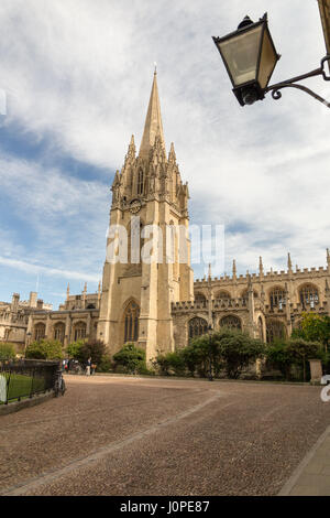 Il più grande di Oxford chiese parrocchiali e il centro da cui l'Università di Oxford è cresciuto. Foto Stock