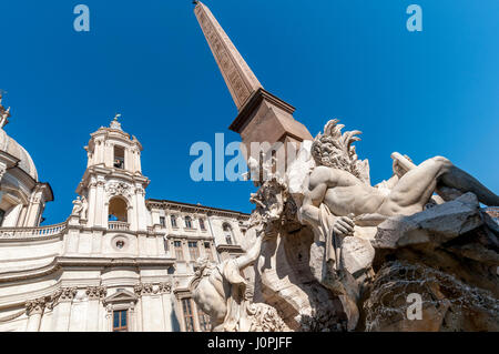 Il Dio del Fiume Gange, Fontana dei Quattro Fiumi, Piazza Navona, Roma, Lazio, l'Italia, Europa Foto Stock