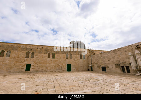 Vista della Moschea di Al-Aqsa sul Monte del Tempio a Gerusalemme. Il terzo luogo più sacro dell'Islam. Foto Stock