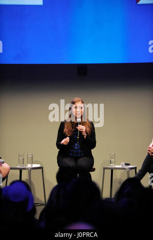 Chelsea Clinton parlando a una folla a NeueHouse su Marzo 20, 2016 a Los Angeles, California. Foto Stock