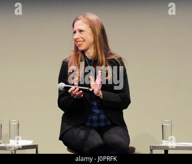 Chelsea Clinton parlando a una folla a NeueHouse su Marzo 20, 2016 a Los Angeles, California. Foto Stock