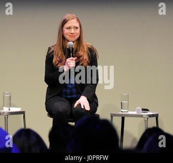 Chelsea Clinton parlando a una folla a NeueHouse su Marzo 20, 2016 a Los Angeles, California. Foto Stock