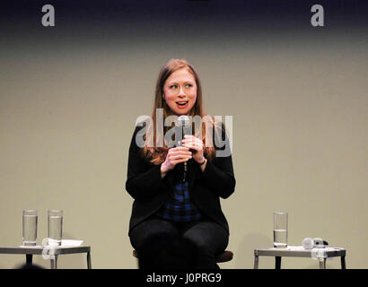 Chelsea Clinton parlando a una folla a NeueHouse su Marzo 20, 2016 a Los Angeles, California. Foto Stock