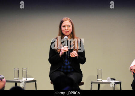 Chelsea Clinton parlando a una folla a NeueHouse su Marzo 20, 2016 a Los Angeles, California. Foto Stock