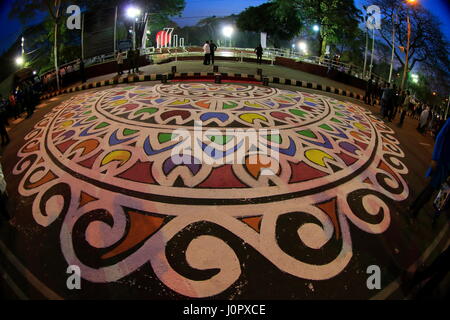 Central Shaheed Minar (Lingua dei martiri monumento) a Dhaka città costruita in memoria degli studenti e altri uccisi durante il linguaggio storico spostare Foto Stock