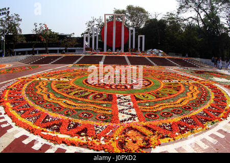 Central Shaheed Minar (Lingua dei martiri monumento) a Dhaka città costruita in memoria degli studenti e altri uccisi durante il linguaggio storico spostare Foto Stock