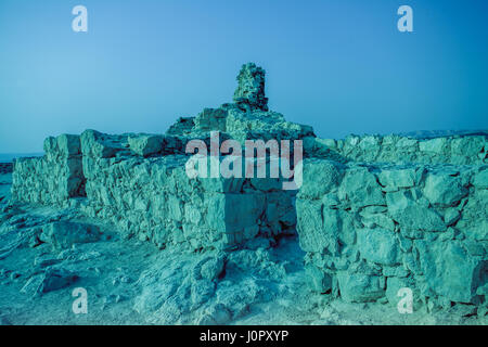 Fortezza di Masada nella notte. Rovine del re Erode palace di Judaean Desert. Foto Stock