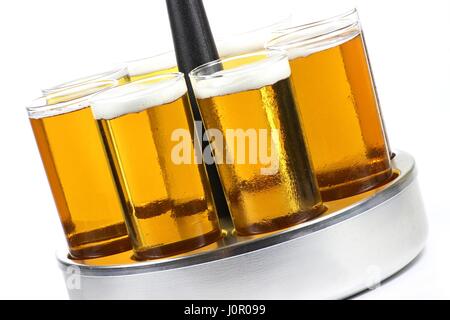 Koelsch - birra speciale da Colonia in un tipico vassoio isolati su sfondo bianco Foto Stock