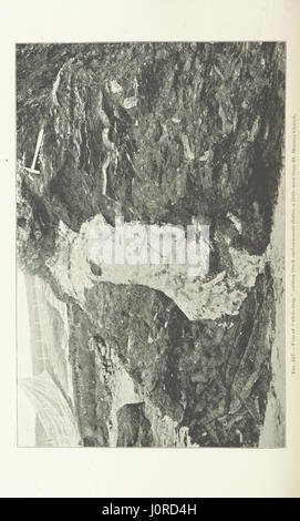 Questo libro fornisce uno studio approfondito degli antichi vulcani della Gran Bretagna, con sette mappe e numerose illustrazioni per aiutare a comprendere la loro formazione geologica e il loro significato storico. Foto Stock