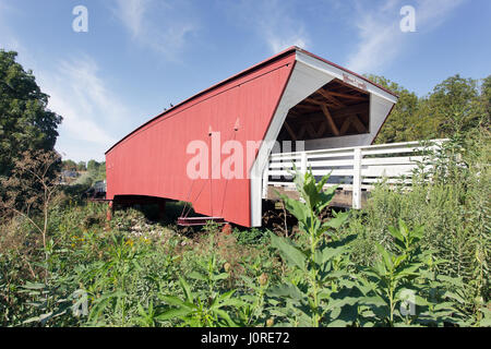 Il Cedro storico ponte di Madison County, Iowa è stata completamente distrutta in un incendio la mattina del 15 aprile 2017. Foto Stock