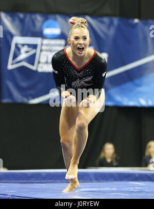 San xv Apr, 2017. Utah's MyKayla Skinner festeggia il suo atterraggio sulla volta durante il Super sei finali del 2017 NCAA donna collegiale nazionale di ginnastica campionati a Chaifetz Arena di San Louis, MO. Kyle Okita/CSM/Alamy Live News Foto Stock