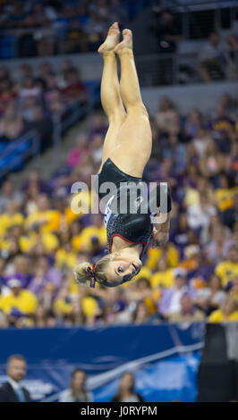 San xv Apr, 2017. Utah's MyKayla peccatore torsioni in aria durante la sua routine di pavimento al Super sei finali del 2017 NCAA donna collegiale nazionale di ginnastica campionati a Chaifetz Arena di San Louis, MO. Kyle Okita/CSM/Alamy Live News Foto Stock