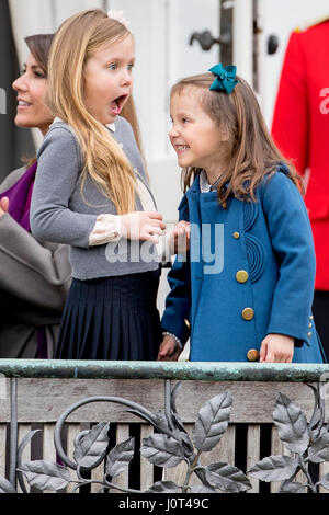 Aarhus, Danimarca. Xvi Apr, 2017. La principessa Josephine Princess Athena di Danimarca frequentare la 77th feste di compleanno della Regina Margrethe presso il palazzo Marselisborg ad Aarhus in Danimarca, 16 aprile 2017. Foto: Patrick van Katwijk foto: Patrick van Katwijk/Olandese Photo Press/dpa/Alamy Live News Foto Stock