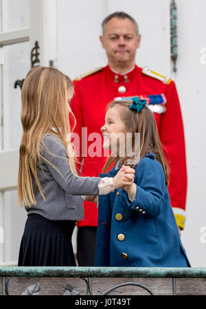 Aarhus, Danimarca. Xvi Apr, 2017. La principessa Josephine Princess Athena di Danimarca frequentare la 77th feste di compleanno della Regina Margrethe presso il palazzo Marselisborg ad Aarhus in Danimarca, 16 aprile 2017. Foto: Patrick van Katwijk foto: Patrick van Katwijk/Olandese Photo Press/dpa/Alamy Live News Foto Stock