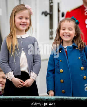 Aarhus, Danimarca. Xvi Apr, 2017. La principessa Josephine Princess Athena di Danimarca frequentare la 77th feste di compleanno della Regina Margrethe presso il palazzo Marselisborg ad Aarhus in Danimarca, 16 aprile 2017. Foto: Patrick van Katwijk foto: Patrick van Katwijk/Olandese Photo Press/dpa/Alamy Live News Foto Stock