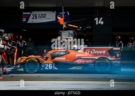 Towcester, Northamptonshire, Regno Unito. Xvi Apr, 2017. FIA WEC racing team G-Drive Racing alla 6 Ore di Silverstone del FIA World Endurance Championship sessione di autografi sul circuito di Silverstone Credito: Gergo Toth/Alamy Live News Foto Stock