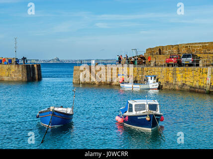 Mousehole Harbour ingresso Cornovaglia Foto Stock