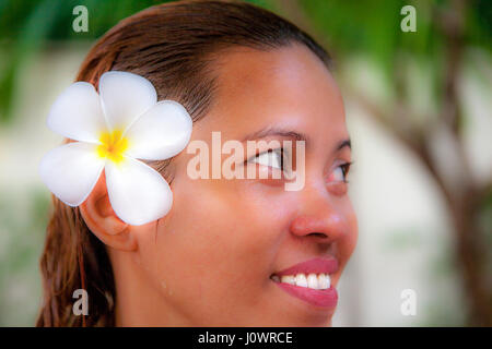 Ritratto di una donna filippina nel profilo. Foto Stock