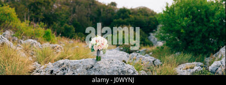 Wedding bridal bouquet di Lisianthus e Cineraria color argento sul Foto Stock