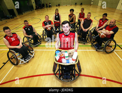 I Tees Valley Titans, una squadra di sport su sedia a rotelle, presso l'Outwood Academy di Acclam, che hanno ricevuto £5,347 e sono tra le 4,000 buone cause locali di aver ricevuto parte di un pagamento di £9 milioni dalla Co-op in base al suo nuovo programma di adesione. Foto Stock