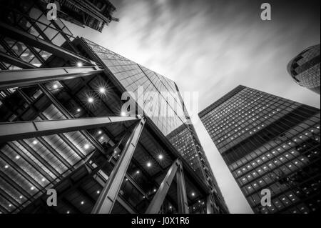 London, Regno Unito - 29 Marzo 2017: Il futuristico alla ricerca industriale Leadenhall edificio nella città di Londra Foto Stock