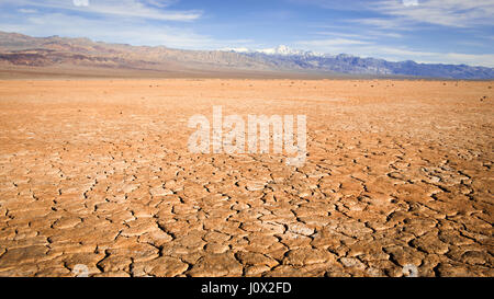 Terra spaccata, Death Valley National Park, California, Stati Uniti Foto Stock