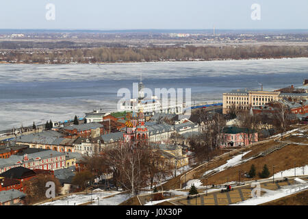 Vista sul fiume Volga terrapieno a Nizhny Novgorod Foto Stock