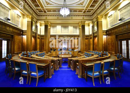 Camera di consiglio, Barnsley Town Hall, South Yorkshire, Regno Unito. Foto Stock