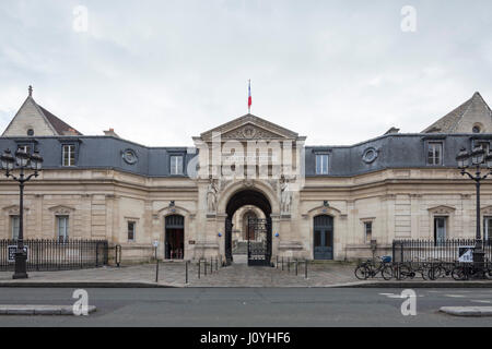 Facciata del Conservatoire National des Arts et Métiers (CNAM), o Conservatorio Nazionale di Arti e mestieri, Parigi, Francia Foto Stock