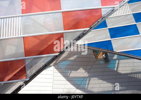 Louis Vuitton Foundation building, il Bois de Boulogne, Parigi, Francia, progettato da Frank Gehry Foto Stock