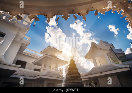 Wat Rong Khun il tempio bianco in Chiang Rai, Thailandia Foto Stock