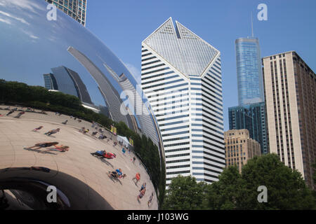 Cloud Gate (noto anche come "fagiolo") in Chicago, Illinois Foto Stock