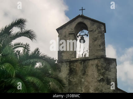 Korcula Croazia. 9 Ott 2004. Un campanile della chiesa nella storica città di Korcula, Croazia, che è diventato meta di turismo internazionale. Credito: Arnold Drapkin/ZUMA filo/Alamy Live News Foto Stock