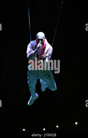 Tampa, Florida, Stati Uniti d'America. Xvi Apr, 2017. CHRIS BROWN esegue al Amalie Arena sul Party Tour. Credito: Tiffany Browning/ZUMA filo/Alamy Live News Foto Stock