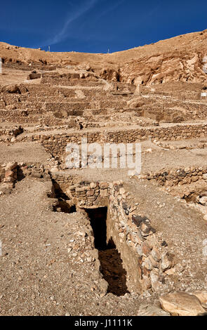 Deir el-Medina, antico villaggio egiziano è stata la casa di artigiani che hanno lavorato sulle tombe nella Valle dei Re, Theben Luxor Egitto Foto Stock