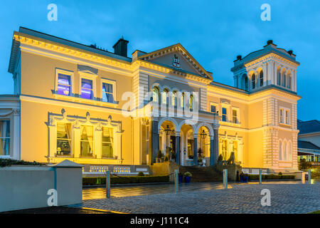 Al di fuori del Manor House Country Hotel, Enniskillen durante la notte. Foto Stock