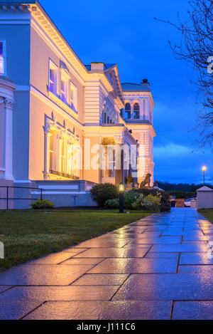 Al di fuori del Manor House Country Hotel, Enniskillen durante la notte. Foto Stock