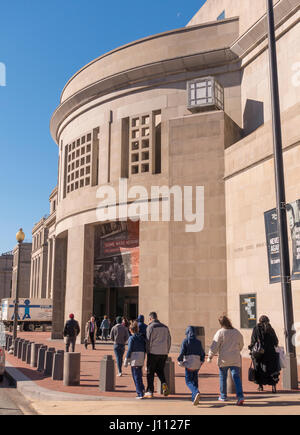 WASHINGTON, DC, Stati Uniti d'America - Stati Uniti Museo commemorativo di Holocaust esterno. Foto Stock