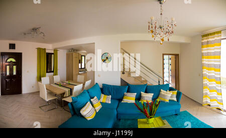 L'interno di una grande stanza vivente Foto Stock