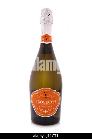 SWINDON, Regno Unito - 17 Aprile 2017: Bottiglia di Prosecco Valento su sfondo bianco Foto Stock