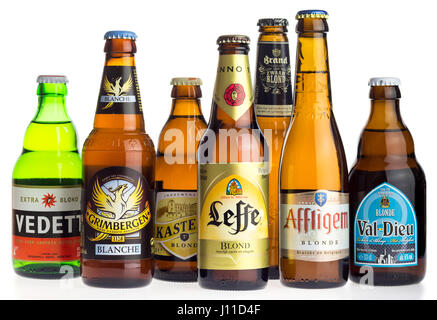 Raccolta di Grimbergen, Vedett, KAsteel, Leffe, Affligem, Val-Dieu birre bionda isolato su uno sfondo bianco Foto Stock
