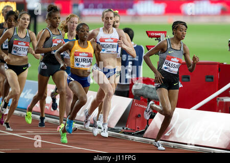 Sifan Hassan (NED), Laura Weightman (GBR), Meraf Bahta (SWE), Maureen Koster (NED), Maria Wangari Kuria (KEN), in concorrenza per le donne del 1500m finale al London, Regno Unito, IAAF Diamond League giochi di anniversario. Xxii Luglio 2016 Foto Stock