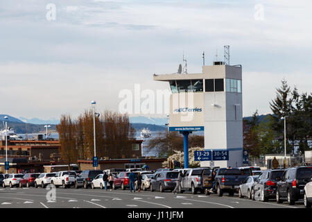 Victoria - Canada, circa 2017: code alla BC Ferries il terminale Foto Stock